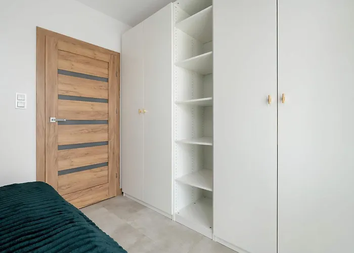 Modern Apartment With Ac Near Lake Malta By Noclegi Renters